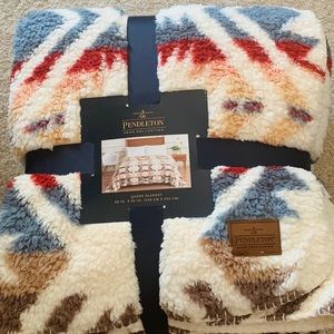 Pendleton Sherpa Fleece Queen White Sands Blanket